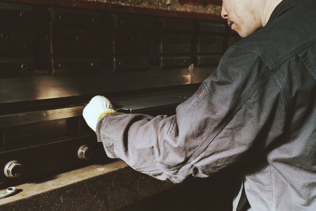 鈑金　曲げ工程